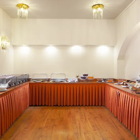 Hotel Candia 4*